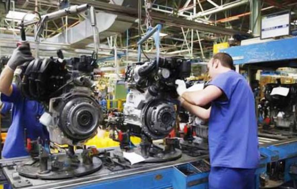 Macri se fue y dejó la industria en el subsuelo