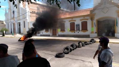 Comenzó el paro de trabajadores municipales en Punta Alta