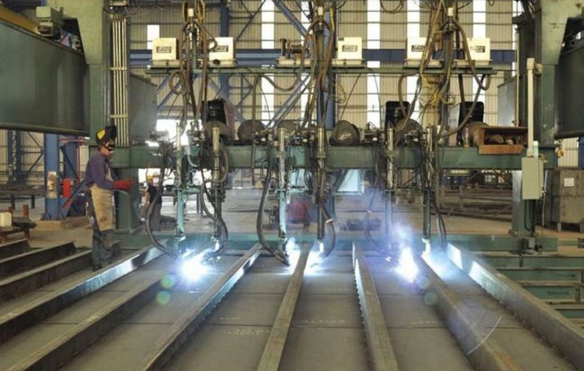 Tras dos años de contracción la producción industrial creció 4,8%