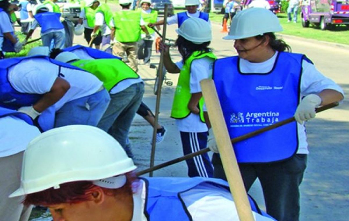 Cambio en planes sociales: trabajo y salarios mínimo