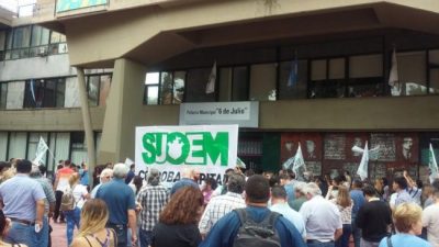 Municipales de Córdoba sostienen asambleas y resienten atención