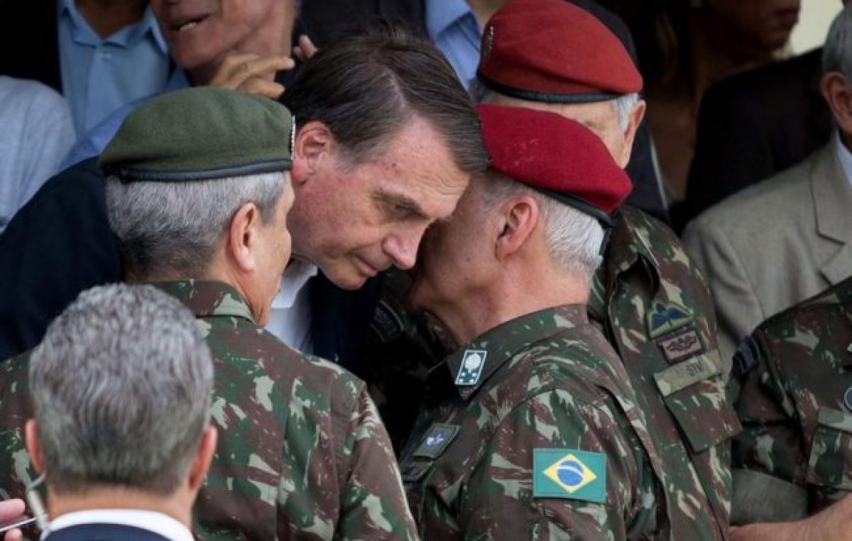 Bolsonaro refuerza el perfil militar de su gobierno