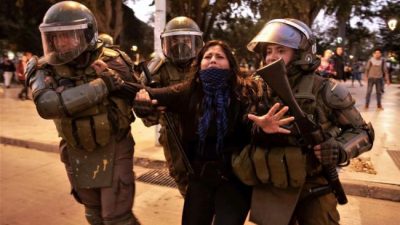 Noche de protestas y represión en una Viña del Mar blindada