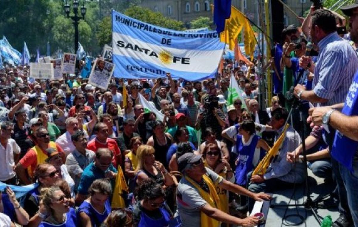 Municipales santafesinos convocan a delegados para discutir paritarias