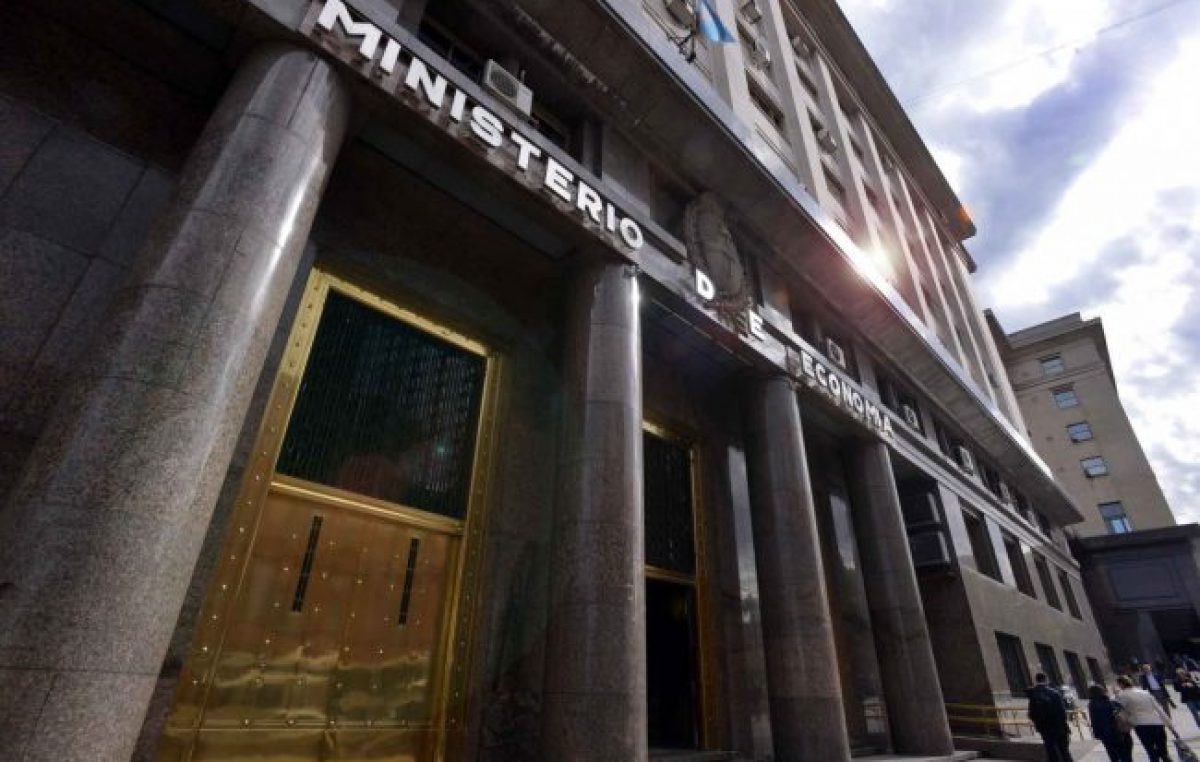 ¿Reperfilar o pagar? El Gobierno debe definir su estrategia para el AF20 en medio de la visita del FMI