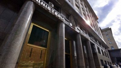 ¿Reperfilar o pagar? El Gobierno debe definir su estrategia para el AF20 en medio de la visita del FMI