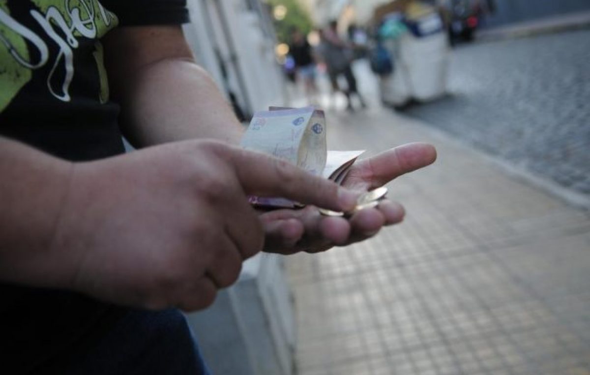 El derrumbe del salario mínimo