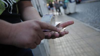 El derrumbe del salario mínimo