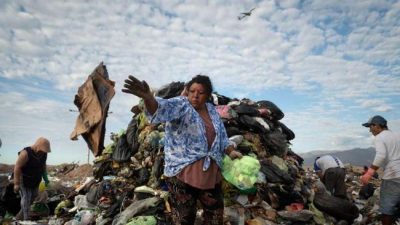 Vivir gracias a la basura: historias de los que trabajan en El Borbollón