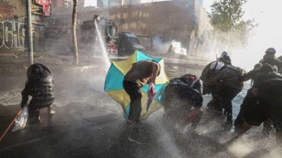 Marcha en Santiago en rechazo a una nueva Constitución