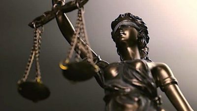 Son la Constitución y la Justicia, estúpidos