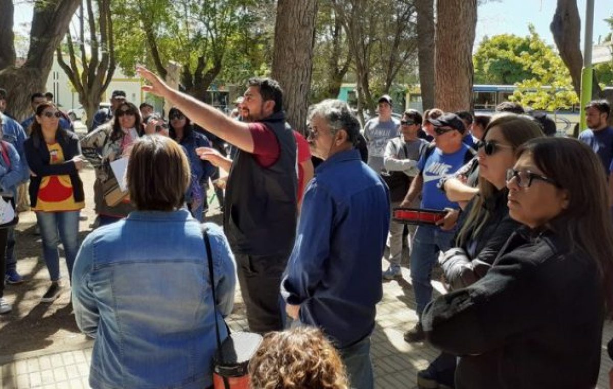 Municipales de Centenario responden con paro y amenazan con cortes de ruta