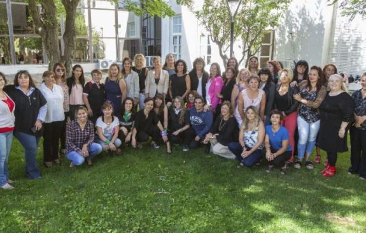 Comodoro: Mujeres municipales se reunieron en el día del paro nacional