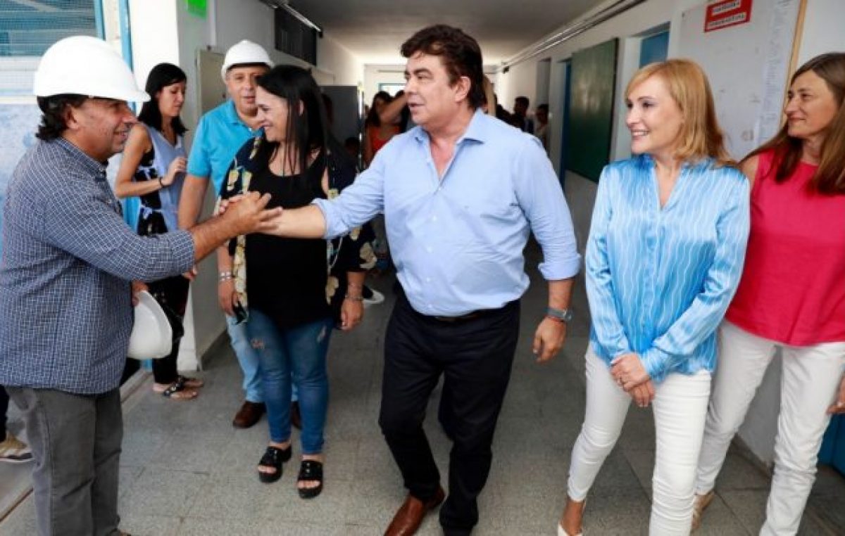 Espinoza supervisó las obras de una mega plan de infraestructura escolar en La Matanza