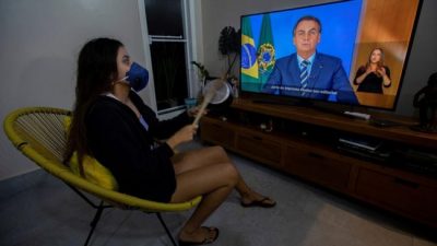 Bolsonaro dice que Brasil puede «salir de la normalidad democrática»