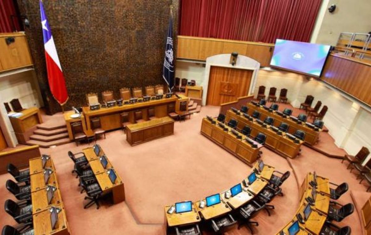 Chile limitará número de mandatos de legisladores, alcaldes y concejales
