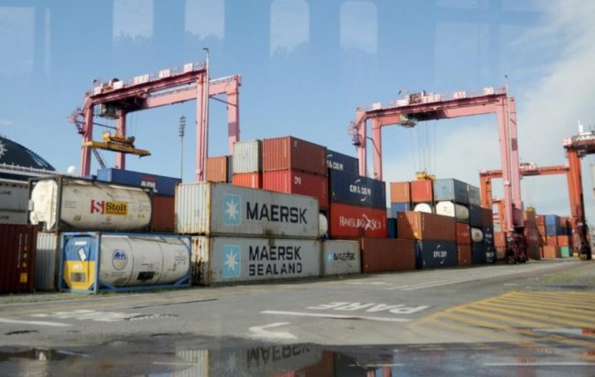Crisis y superávit comercial