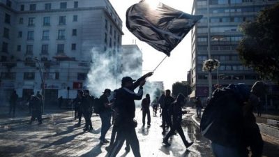 Otra noche de protestas y represión en Chile