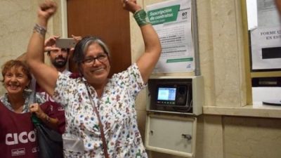 Comenzaron a reincorporar a los trabajadores despedidos del Hospital Posadas