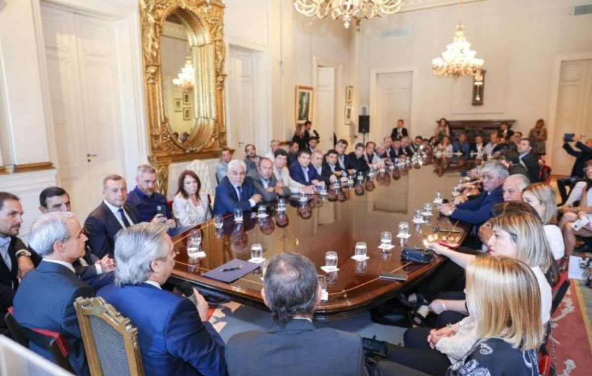 El presidente recibió el apoyo de unos 60 legisladores e intendentes del PJ cordobés