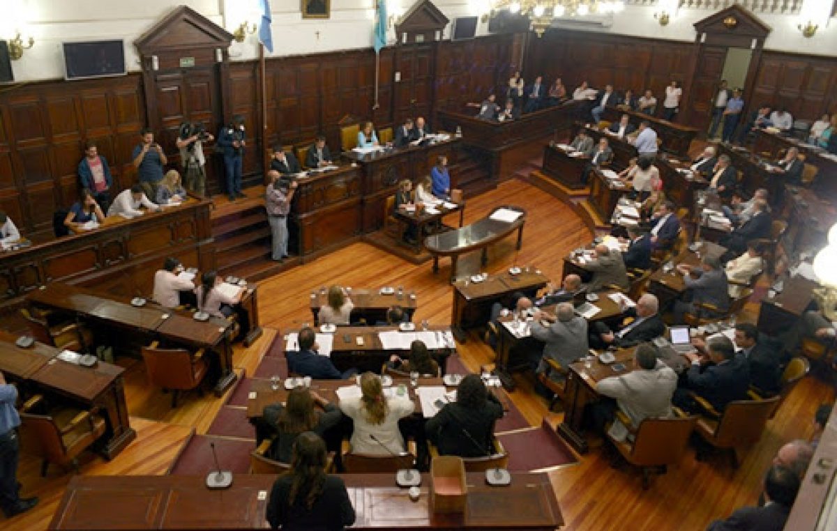 Mendoza: Amigos e hijos del poder que figuran como»asesores» de los senadores