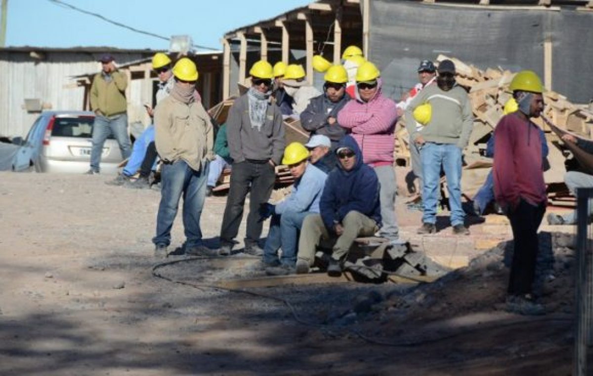 Neuquén: Prevén despidos y rebaja de salarios para mayo