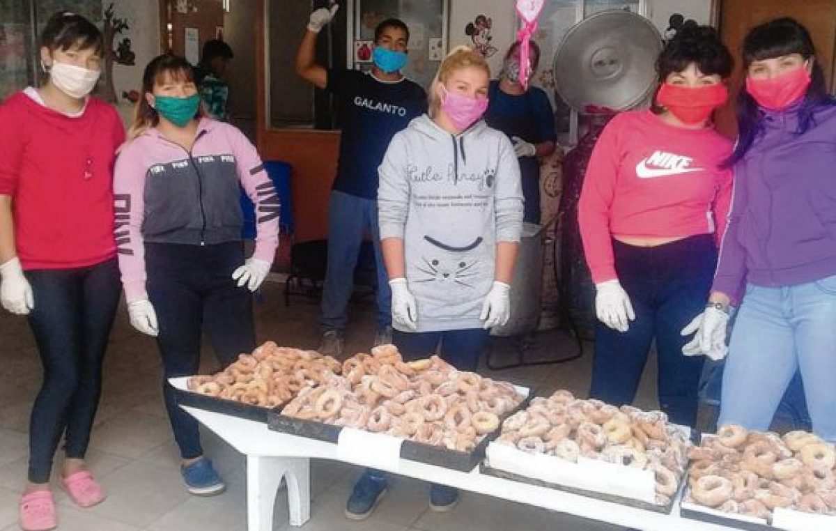 Cocinar para ayudar, una historia solidaria que se repite