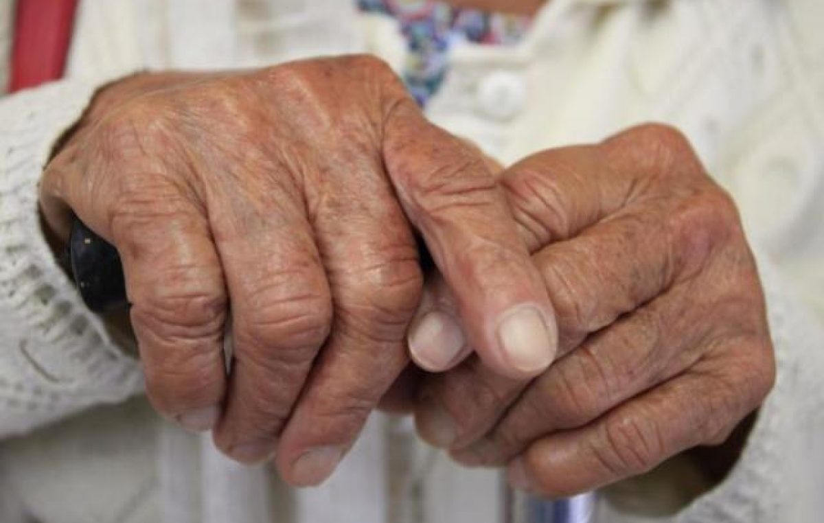 Municipales neuquinos ayudarán con los mandados a los abuelos