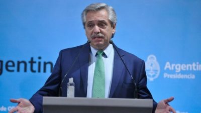 El Presidente agradeció a intendentes y gobernadores y ratificó que el aislamiento sigue