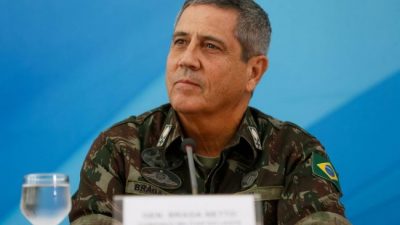 Bolsonaro no pudo echar a su ministro de Salud por el veto militar 