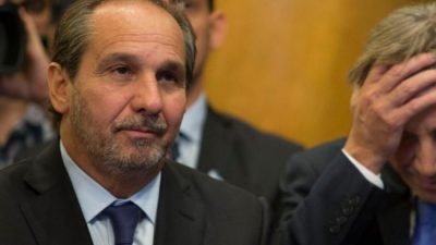 Caputo, el «hermano del alma» de Macri, cesanteó a 740 empleados