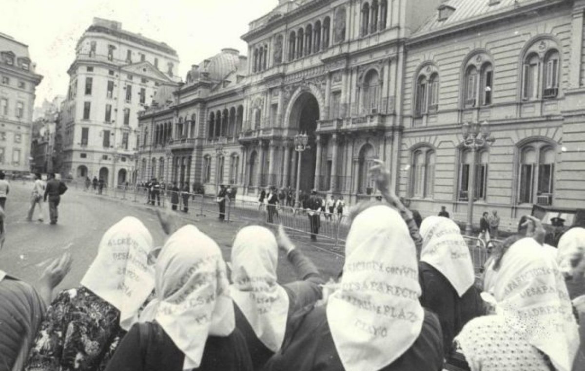 Homenaje a las compañeras