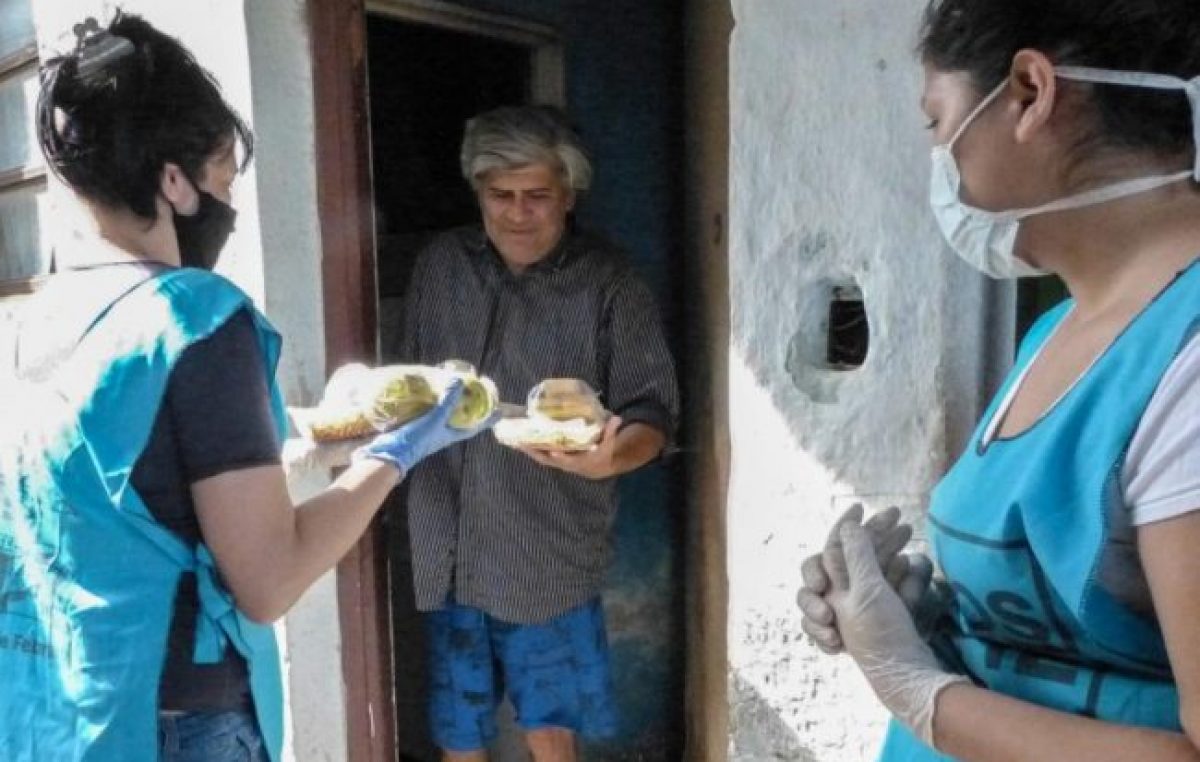 Una vianda y una palabra para las personas más expuestas