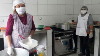 En Olaeta, entregan unas 80 viandas diarias a familias vulnerables
