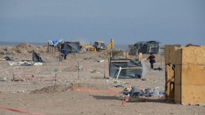 Otras 350 familias neuquinas dejan la toma de Casimiro
