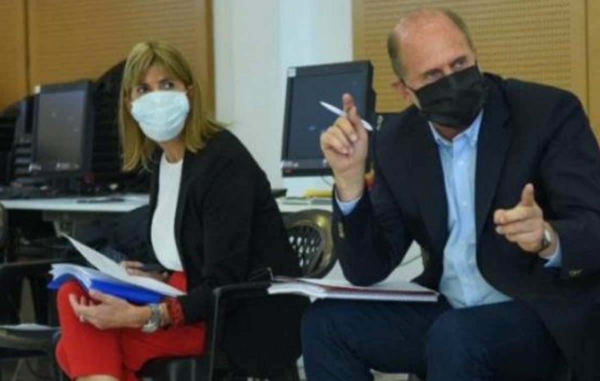 El Gobernador de Santa Fe y su vice se redujeron un 50 por ciento el sueldo por tres meses