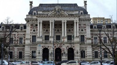 La Provincia de Buenos Aires oficializó los golpeados números de las transferencias a los municipios