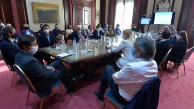 Kicillof y Cafiero encabezaron reunión para reforzar la asistencia a los barrios populares bonaerenses