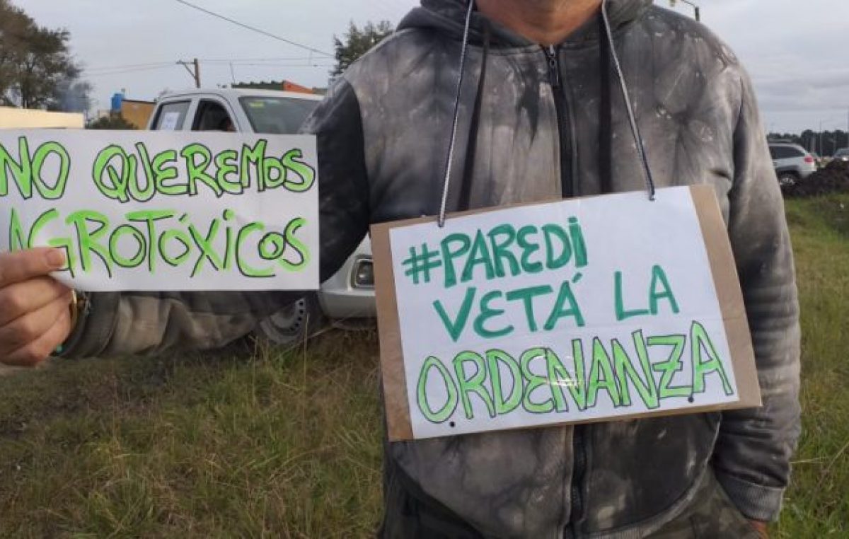 Mar Chiquita: Paredi no vetará la ordenanza que habilita a fumigar a 150 metros y hay polémica