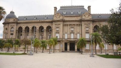 Municipios santafesinos advirtieron a la provincia que sin asistencia peligra la paz social