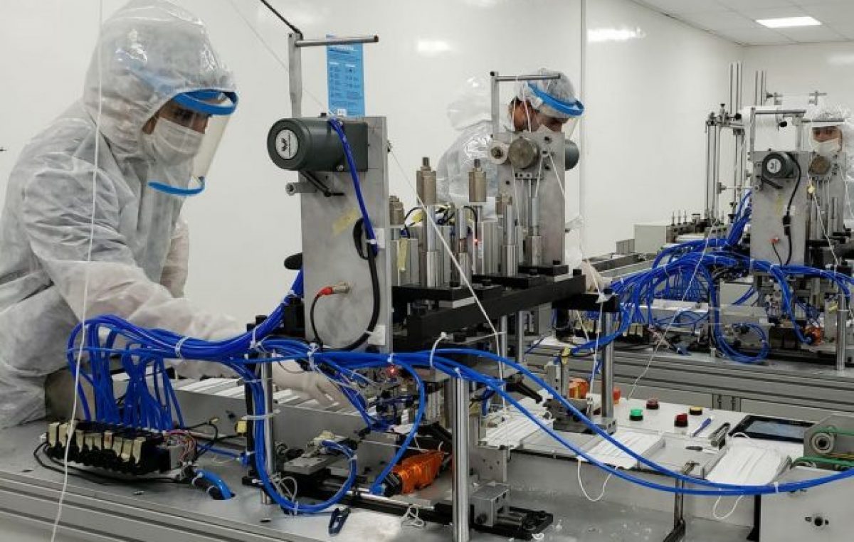 Reconvertirse en medio del coronavirus: tres historias de fábricas que cambiaron su producción original por la pandemia