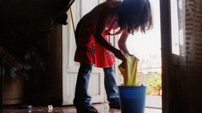 Más de la mitad de las empleadas domésticas cobraron menos o nada durante la cuarentena