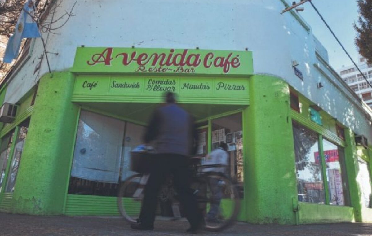 Cierre de comercios: la gastronomía de Roca baja persianas por la crisis