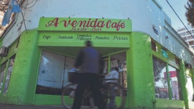 Cierre de comercios: la gastronomía de Roca baja persianas por la crisis
