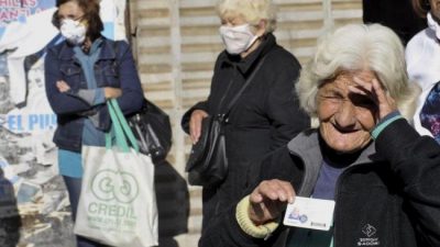 El Gobierno destinó otros $10 mil millones para asistir a jubilados durante la pandemia