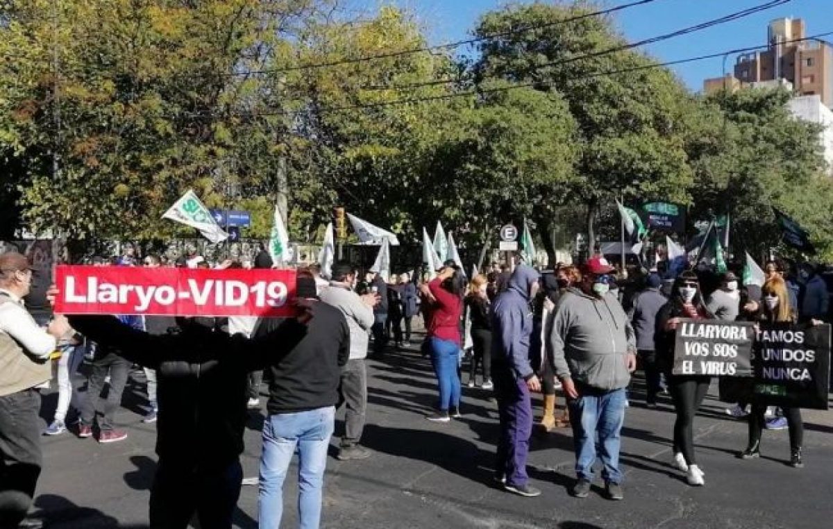 Municipales de Córdoba se movilizaron hacia el Palacio 6 de Julio contra los recortes