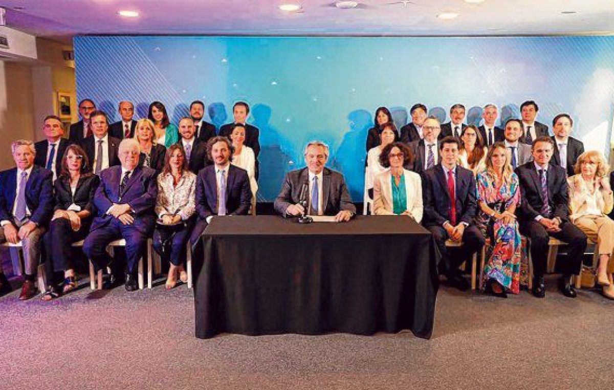 El gabinete nacional, cerca de la paridad de género