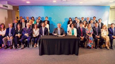 El gabinete nacional, cerca de la paridad de género
