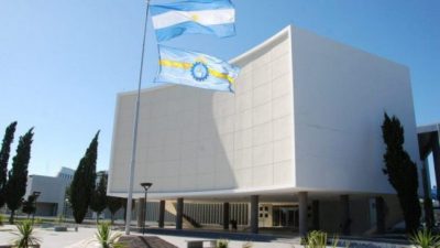 Sueldos y ayuda a municipios depende de que haya sesión