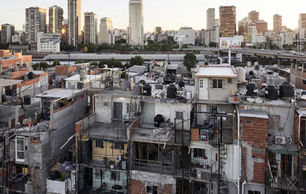 «En los barrios populares la muerte llega antes que la ambulancia»: el reclamo de 40 curas villeros del AMBA